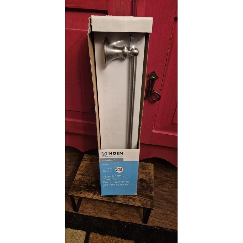 New MOEN Glenshire Brushed Nickel 18 in. Towel Bar DN2618BN NEW Sealed